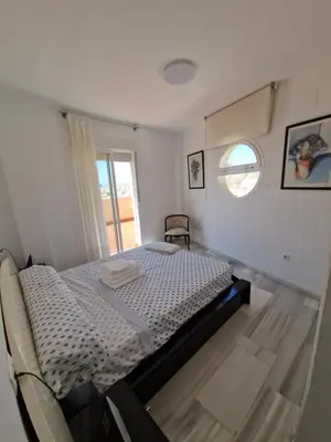 Cama o camas de una habitación en Bonito ático con vistas al mar