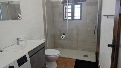 Un baño de Cueva Murphy - Modern house with 3 cave bedrooms in Orce