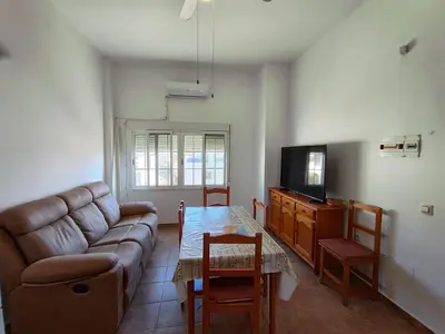 Una televisión o centro de entretenimiento en Apartamentos Cala Enmedio Cabo de Gata