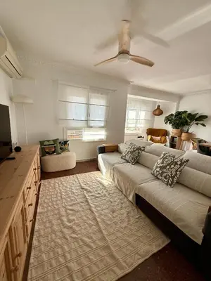 Una televisión o centro de entretenimiento en Central and Cozy Retreat - Ferienwohnung Almería