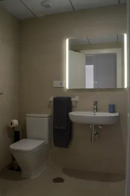 Un baño de TrendyHomes Almerimar Beach II, residencial de lujo en primera línea de playa