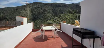 Vista general de una montaña o vista desde la casa o chalet