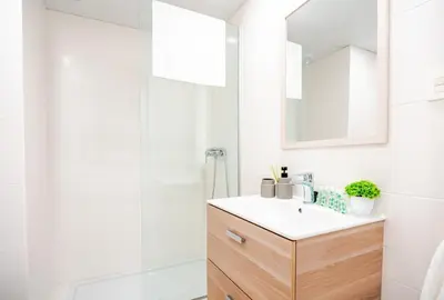 Un baño de Expoholidays- Rueda Lopez con PARKING GRATIS 3A