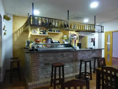 El salón o zona de bar de Casa Rural ENTRESIERRAS