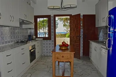 Una cocina o zona de cocina en Private seafront Villa in Almería with sea access