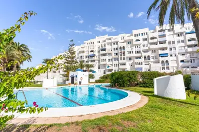 Piscina en o cerca de Acogedor apartamento con piscina y terraza, cerca del mar