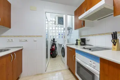 Una cocina o zona de cocina en AlmeriaSuite Palm Beach Apartments