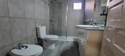 Un baño de El Porche de Calabardina Playa - By Aloha Palma