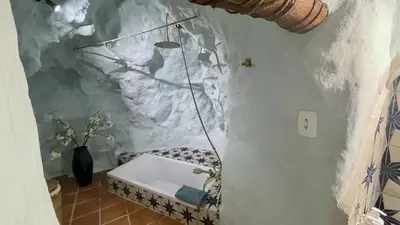 Un baño de Cuevas Soluna en Solara, voor max 8 personen