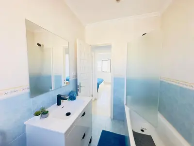 Un baño de Casa del Sol - Casa familiar junto a la playa con vistas al mar en Almería