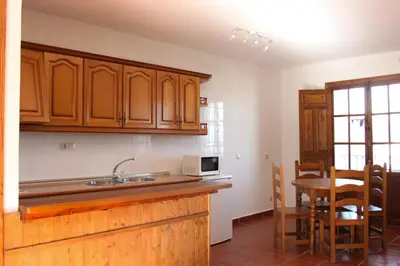 Una cocina o zona de cocina en Alojamientos y habitaciones Rurales Alpujarra - Piscina, Barbacoa y Terraza con Preciosas Vistas