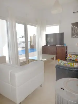 Una televisión o centro de entretenimiento en Cassiopee