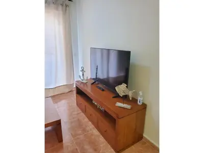 Una televisión o centro de entretenimiento en Seaside apartment in Vera with terrace