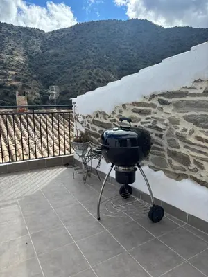 Vista general de una montaña o vista desde la casa o chalet
