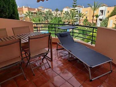 Un balcón o terraza de apartamento en urbanización nudista