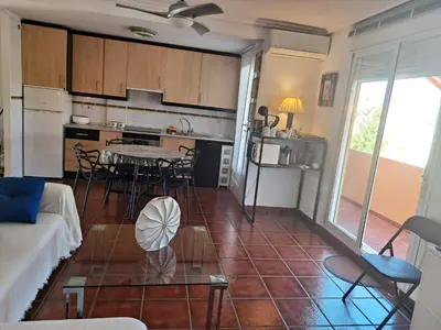 Una cocina o zona de cocina en apartamento en urbanización nudista