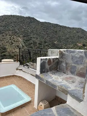 Vista general de una montaña o vista desde la casa o chalet