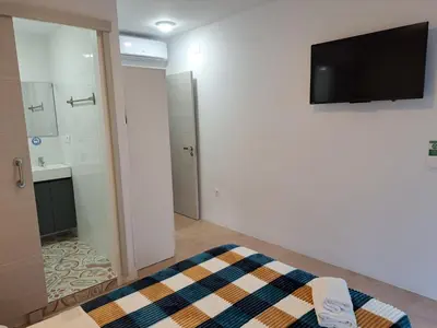 Una televisión o centro de entretenimiento en Alcazaba Home