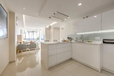 Una cocina o zona de cocina en AlmeriaSuite Gran Bahia Playa