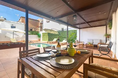 Un balcón o terraza de El Carmen - Villa Rural con Piscina Privada y Patio Andaluz
