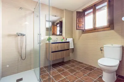 Un baño de El Carmen - Villa Rural con Piscina Privada y Patio Andaluz