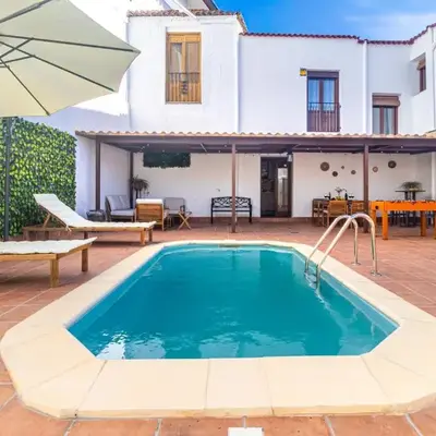 El Carmen - Villa Rural con Piscina Privada y Patio Andaluz