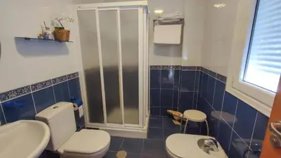 Un baño de Atico con vistas al mar by Expoholidays