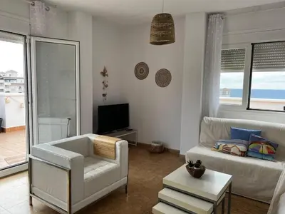Zona de estar de Atico con vistas al mar by Expoholidays