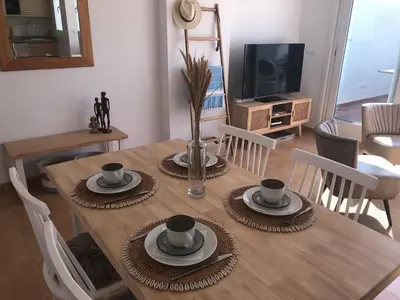 Una televisión o centro de entretenimiento en Mojacar Breeze - Mojacar Playa - 2 bedroom - Sleeps 4 - R413