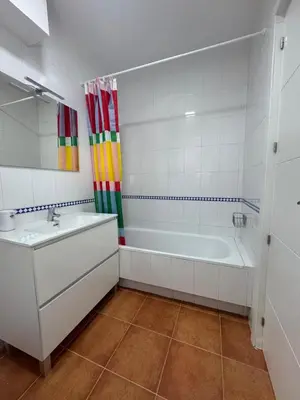 Un baño de Apartamento en Mojácar Playa con vistas al Mar y Piscina