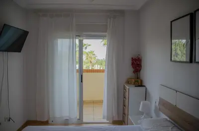 Una televisión o centro de entretenimiento en TrendyHomes Buenavista Paseo Marítimo II