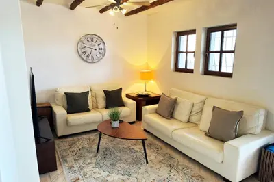 Zona de estar de 4BR Luxe Villa Pool & Golf Views