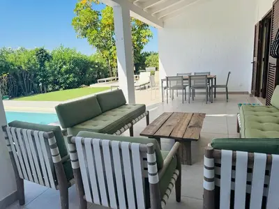 Zona de estar de 4BR Luxe Villa Pool & Golf Views