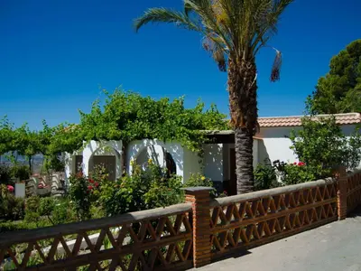 Jardín al aire libre en Holiday Home Gemütliches Haus in Anlage mit Schwimmbad in Válor by Interhome