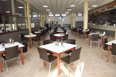 Un restaurante o sitio para comer en Hotel Lorenzo
