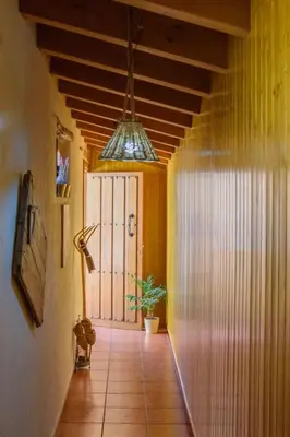 Plano de Holiday Home Das Upside Down House mit Whirlpool-Badewanne by Interhome