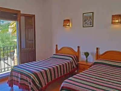 Cama o camas de una habitación en Holiday Home Charmantes Haus in Anlage mit Schwimmbad by Interhome