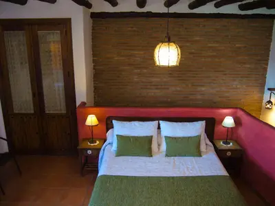 Cama o camas de una habitación en Holiday Home Gemütliches Haus in Anlage mit Pool und Garten by Interhome