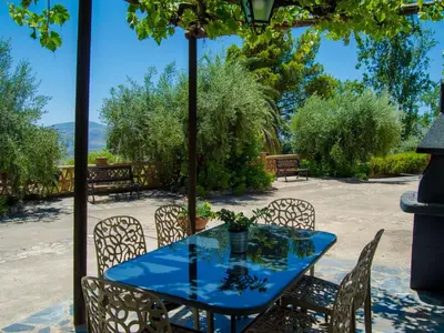 Jardín al aire libre en Holiday Home Ländliches Haus mit Jacuzzi by Interhome