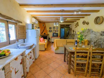 Una cocina o zona de cocina en Holiday Home Haus mit integrierter Felswand und Jacuzzi by Interhome