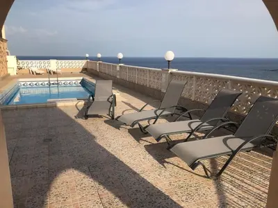 Piscina en o cerca de Beautiful villa with 280-degree sea views