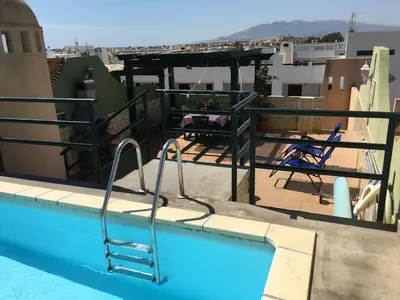 Piscina en o cerca de Apartamento Paraiso Vera Playa, Aticode 2 dormitorios con piscina privada en solárium y barbacoa, WIFI - Penthouse with private pool terrace, sea view