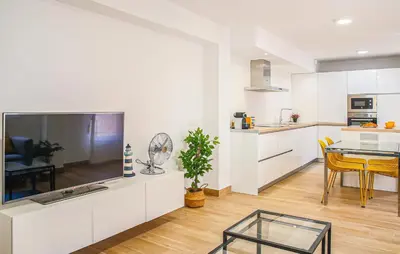 Una cocina o zona de cocina en Lovely Apartment In Almeria With Wifi