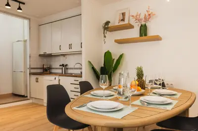 Una cocina o zona de cocina en Gran Capitán- Casa en el centro con 3 habitaciones y terraza