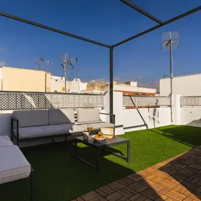 Gran Capitán- Casa en el centro con 3 habitaciones y terraza