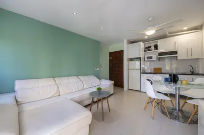 Una cocina o zona de cocina en AlmeriaSuite Aguadulce Serenity Stay