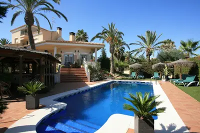 Piscina en o cerca de 4 Bedroom Villa Sleeps 8 with Private Pool