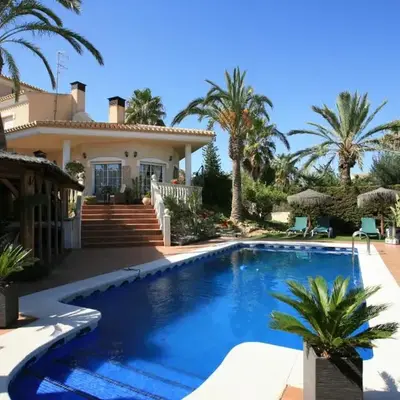 4 Bedroom Villa Sleeps 8 with Private Pool