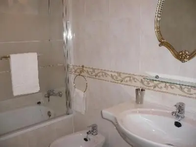 Un baño de Apartment Großzügiges Ferienappartement mit Balkon by Interhome