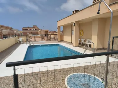 Piscina en o cerca de Apartamento con piscina a 200 metros de la playa